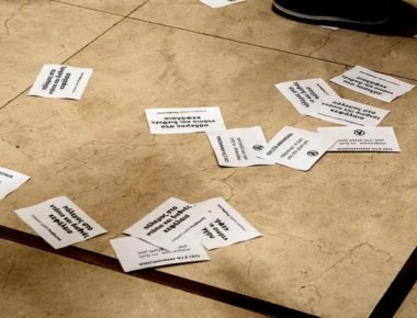 Βίντεο: Εισβολή του Ρουβίκωνα σε συμβολαιογραφείο στο κέντρο της Αθήνας